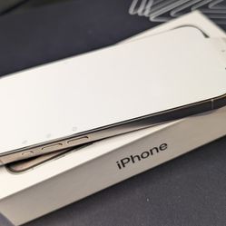 Apple iPhone 15 Pro in Natural Titanium