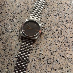 Nixon watch
