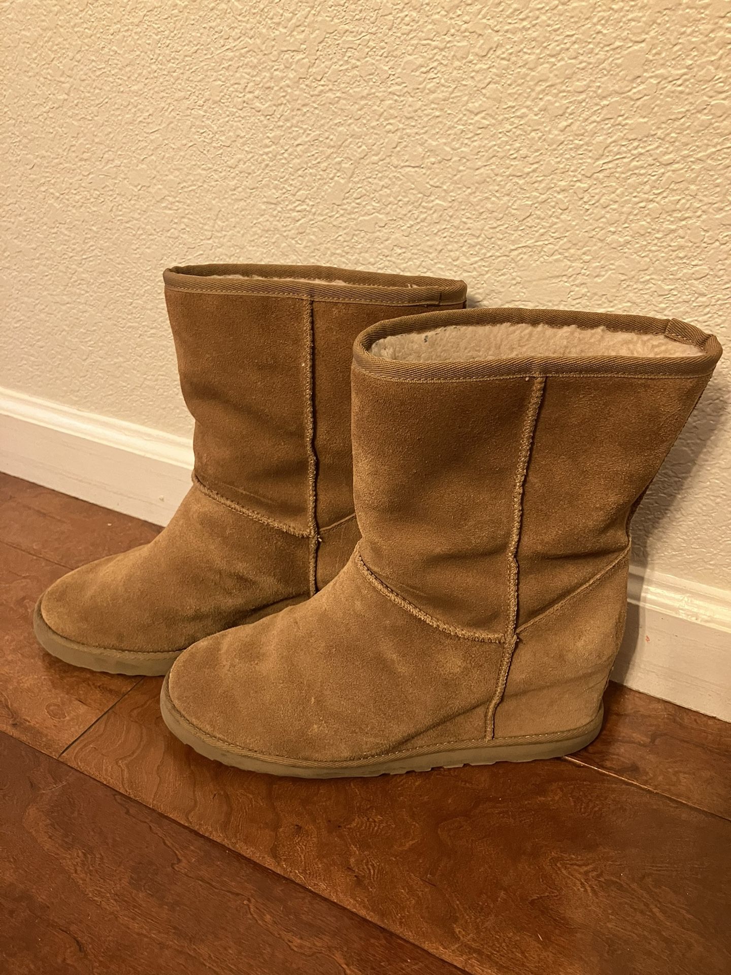 Ugg Classic Femme Boots Size 10