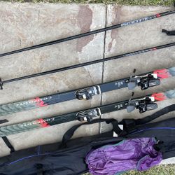 Snow Skis And Poles With Bag 67”
