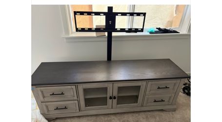 LG 75“TV Bundle with Media Console, Wall Mount & Desk Lamp