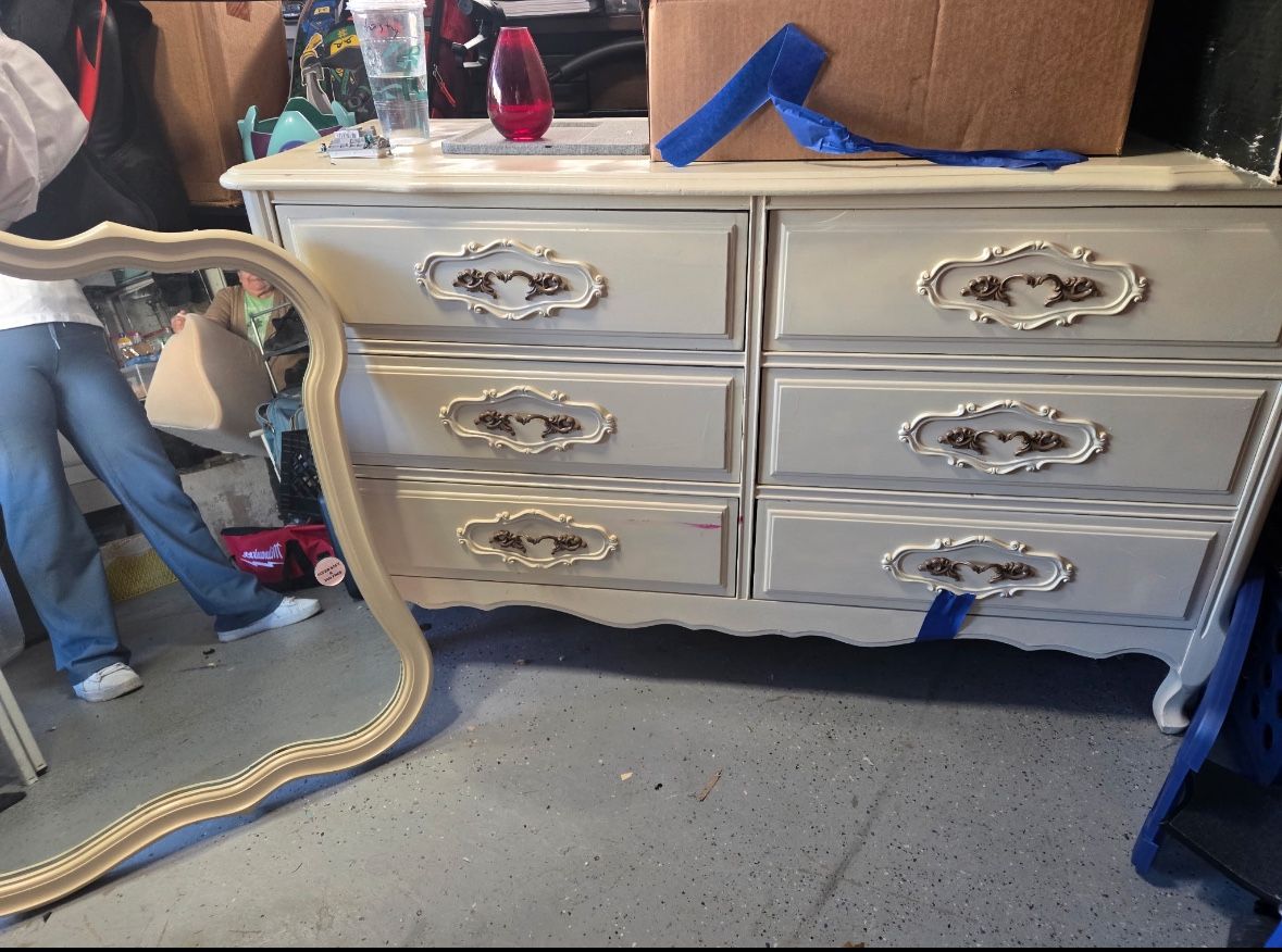 Dresser & Mirror 
