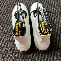 Dr. Martens Women’s Shoes Sz. 9