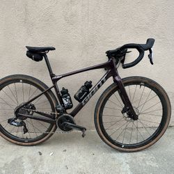 2020 Giant Revolt W/Sram Force AXS (Size: Small)