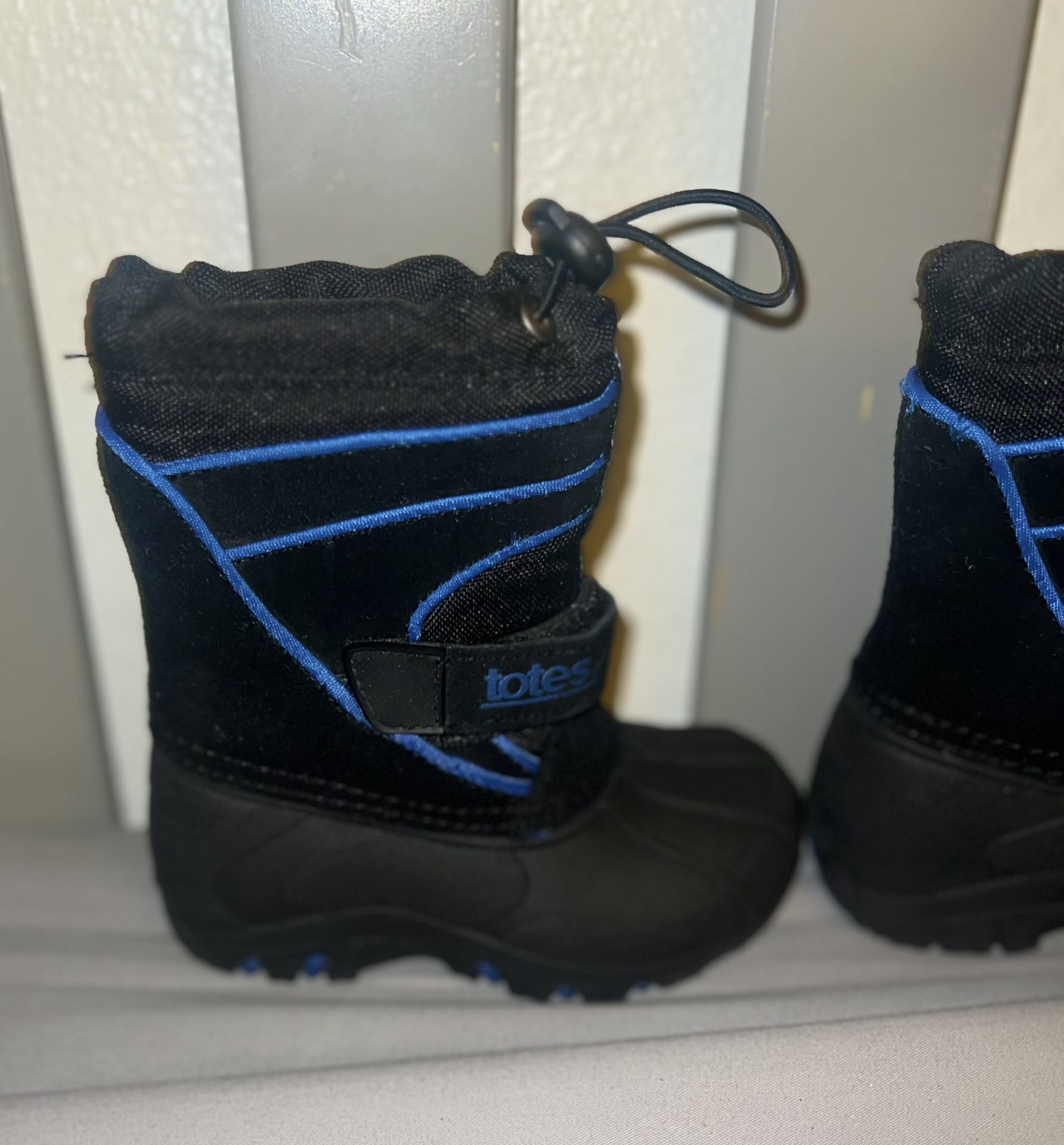 totes TEO(BLK BLUE) Toddler Boys’ Waterproof Winter Boots (Size 5) for Sale in Aurora, CO