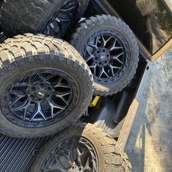 20x33 Rims And Tires