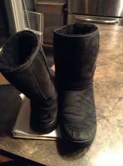 Black ugg boots