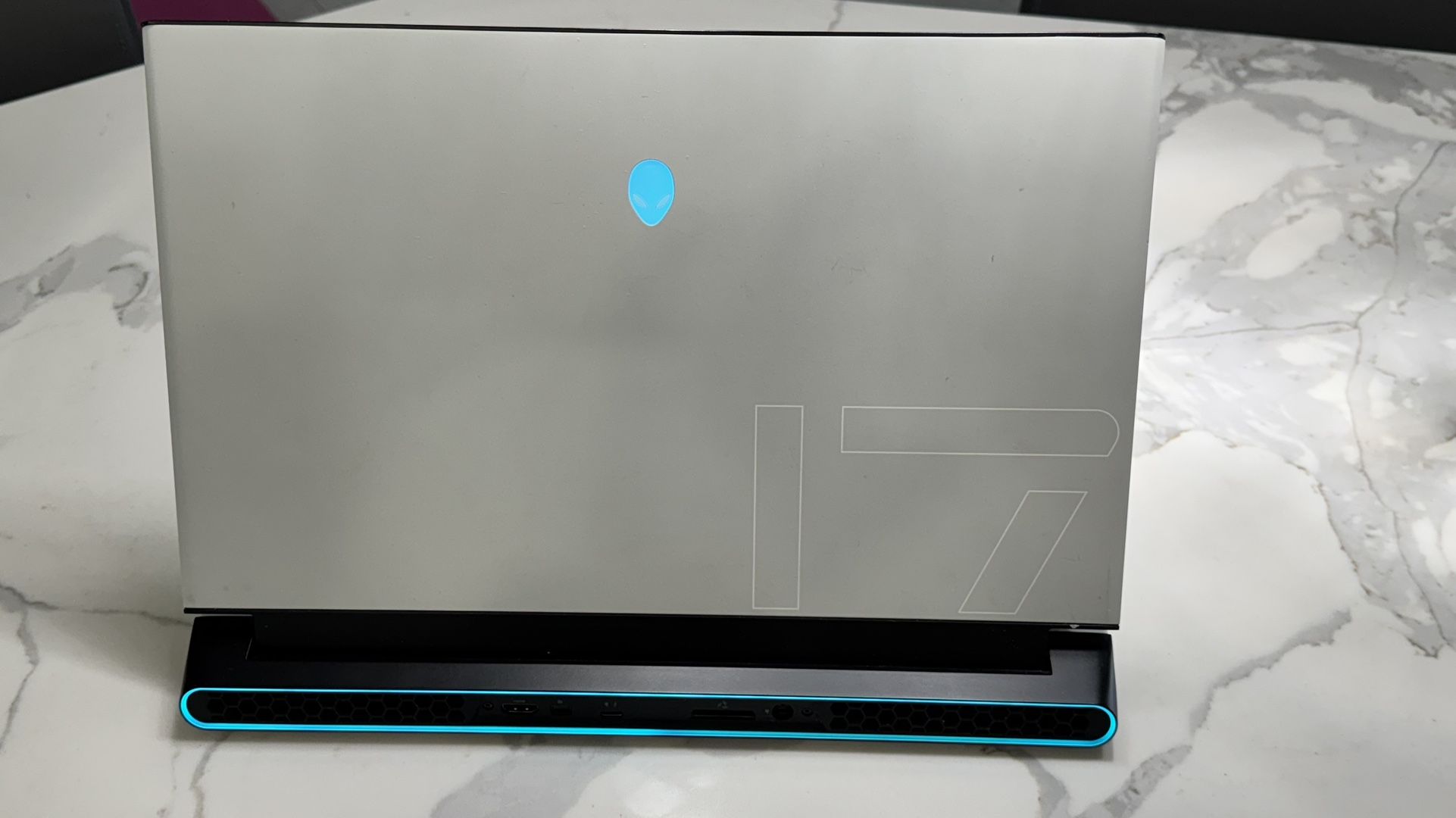 Alienware - m17 R4 17.3" Gaming Laptop 1TB for Sale in Miami, FL - OfferUp