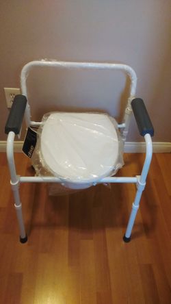 Drive Medical Portable Bedside Commode Chair