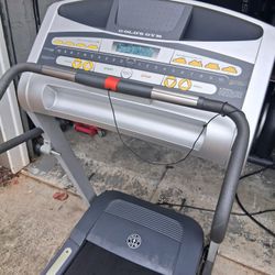 Nice Clean Working Golds Gym Treadmill 