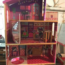 Dollhouse With Furnishings 