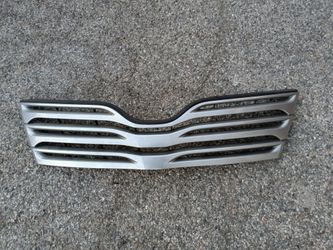 2009-2012 Toyota Venza grill OEM.