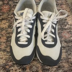 New Balance Size 8 Women’s 