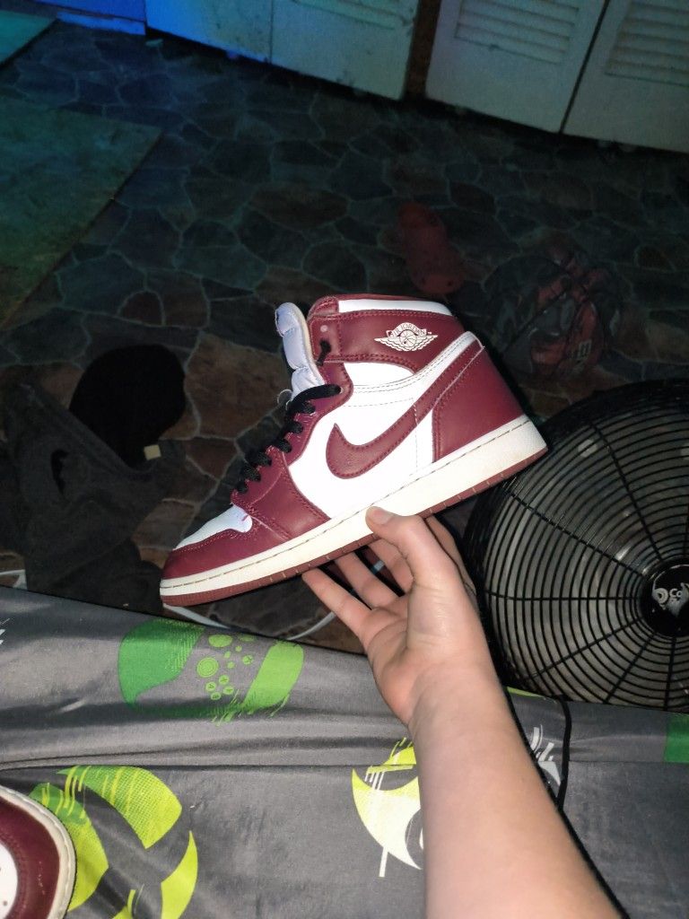 Air Jordan 1 High Artisanal Team Red. PICK UP ONLY