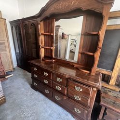 Dresser With Mirror Hutch