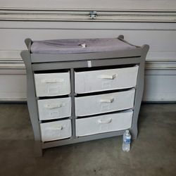 Changing Table / 6 Baskets