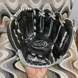 Wilson A200 Youths Baseball Glove Size 10 1/2 RHT