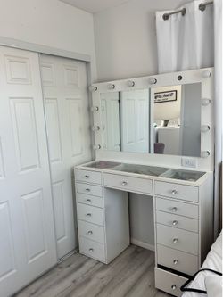 WHITE VANITY