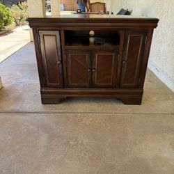 TV Stand- FREE!