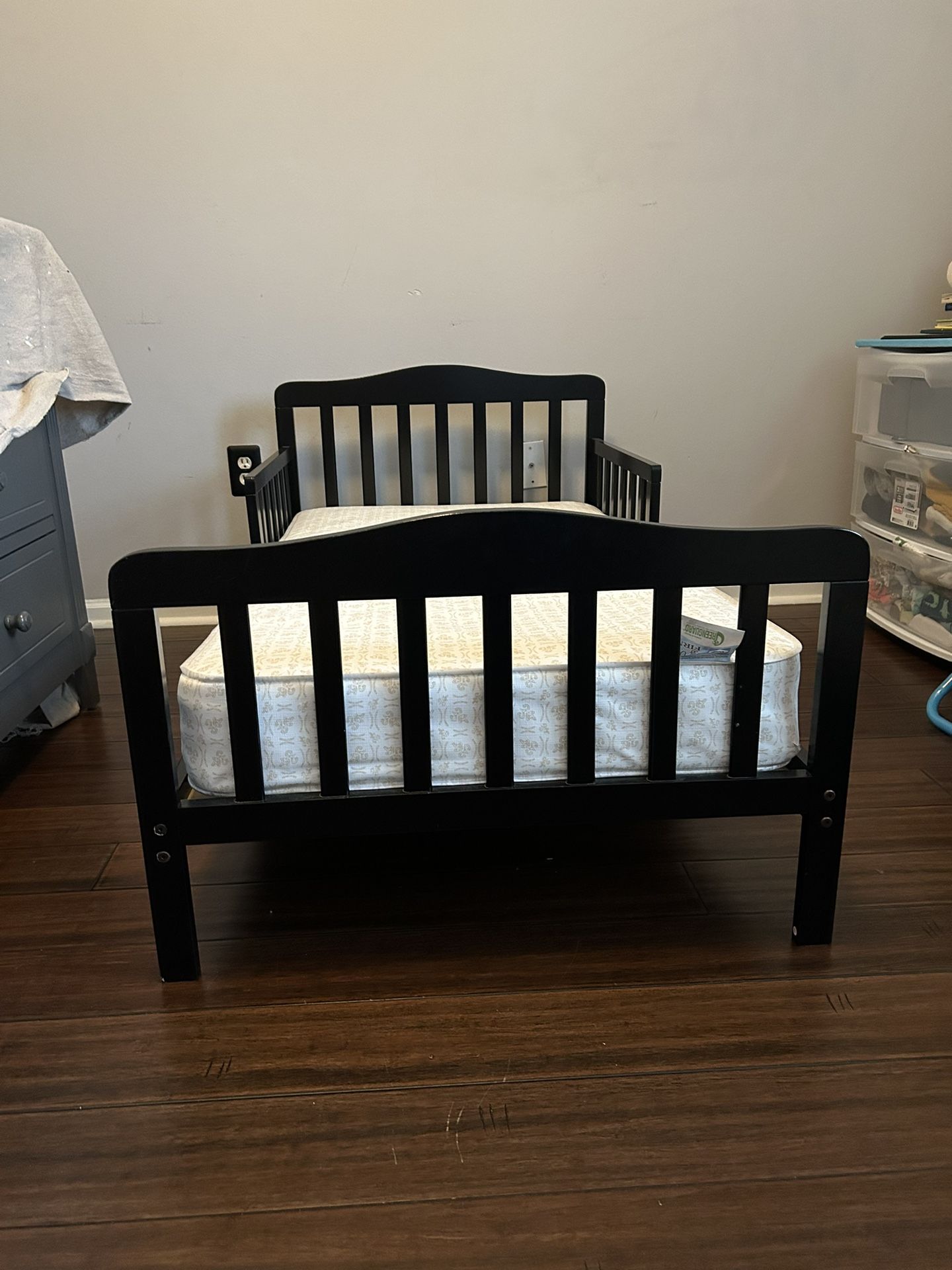 Toddler bed