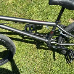 Mongoose Legion L80 4130 Chromoly Frame and Cranks. Basically brand new