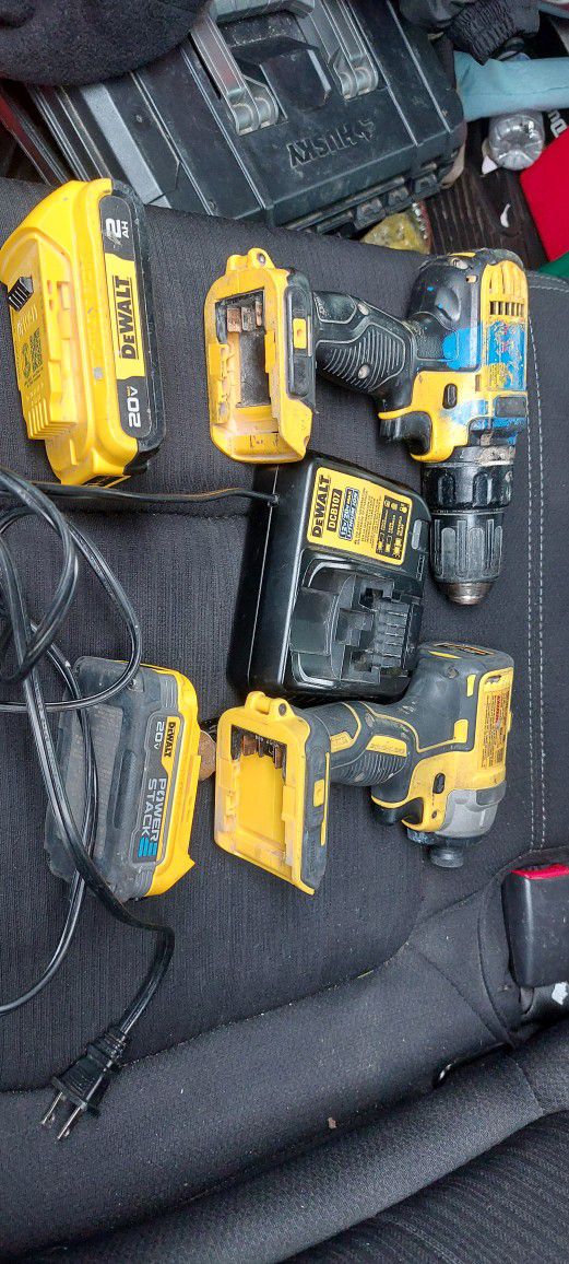 two drills with battery and a charger in good condition