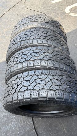 Set of 4 tire 225/60/17 Toyo tires open country A/T