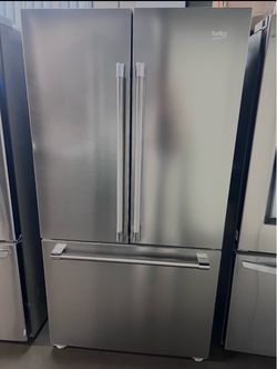 BEKO 36” COUNTER-DEPTH FRENCH DOOR REFRIGERATOR NEW-OPEN BOX