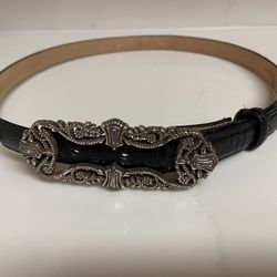  The Brighton Women's Black Leather Croc Emboss Silver Frame Buckle in size ML/32 is a stylish and classic belt designed for women. Made of high-quali