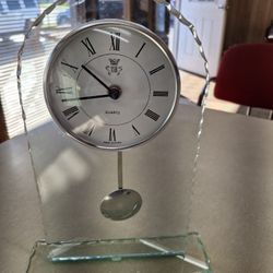 BEAUTIFUL Vintage  Quartz  Desk CLOCK Made Of Jade GLASS  PERFECT CONDITION