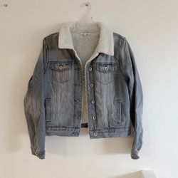 Jean Jacket CISOND insulated Sherpa jacket women’s M  Excellent clean condition.  Super warm  Thanks