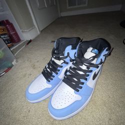 Jordan 1 "University Blue" Size 11