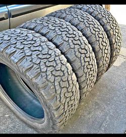 ‼️ 285 60 R 20 Bfgoorich ko2 en perfectas condiciones de Vida