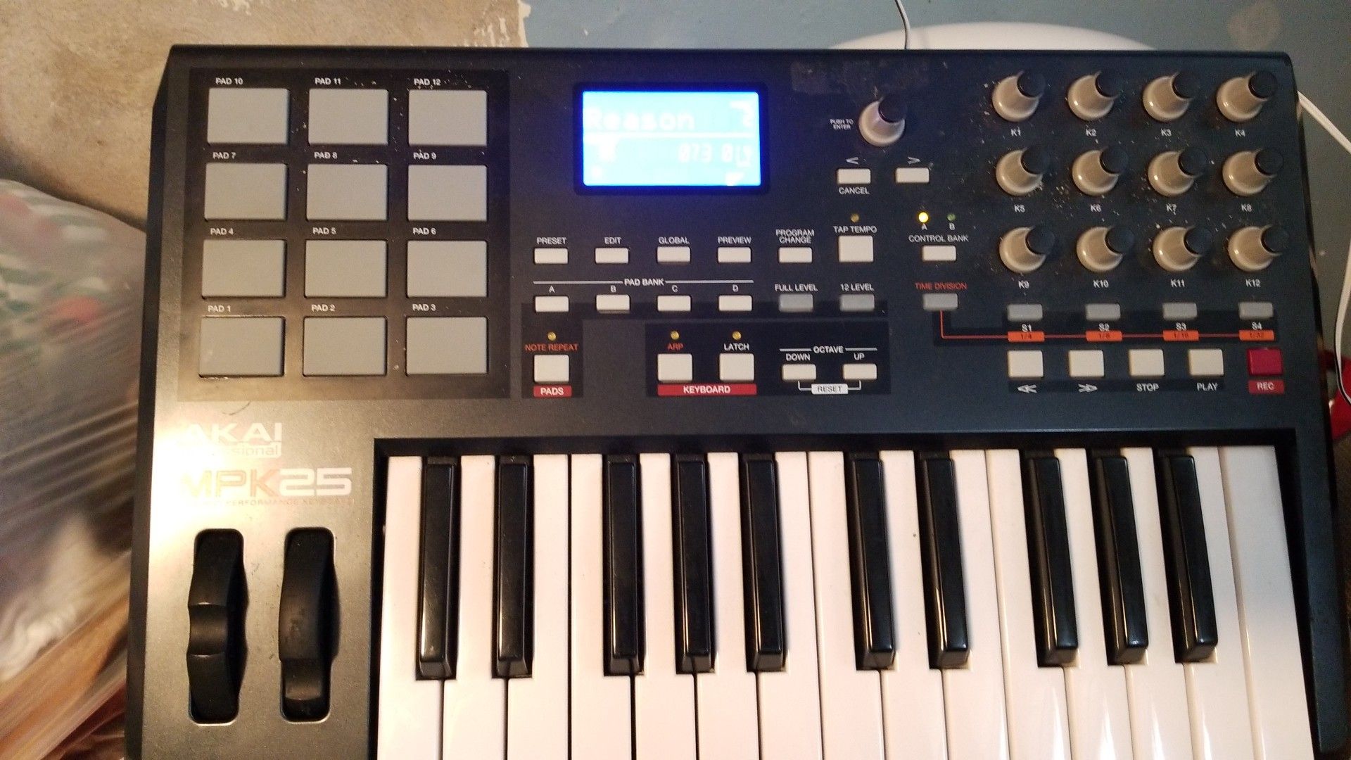 Akai professional mpk 25 usb midi performance key board