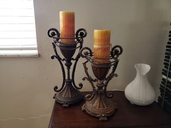 Beautiful bronze center piece with 2 candle holders
