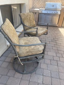 Nice Pair of Woodard Landgrave Metal Outdoor Swivel Rocking Chairs