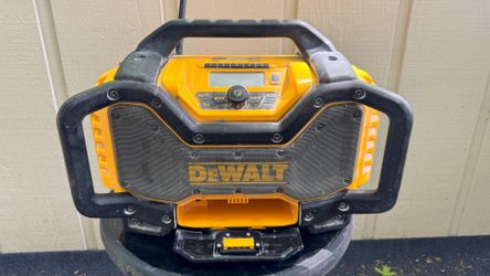 Dewalt DCR025 heavy-duty jobsite Bluetooth radio and charger designed for, but not limited to, 20V