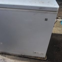 GE 7 Cube Ft Chest Freezer
