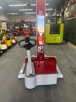Stocker forklift pallet jack new batteries