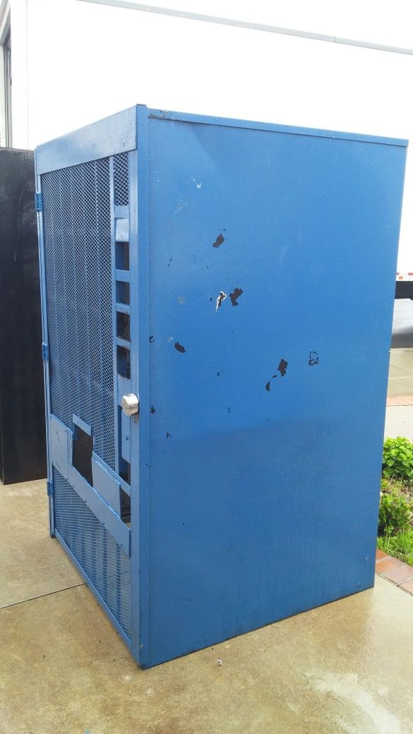 Vending machine cage for Sale in Yorba Linda, CA OfferUp