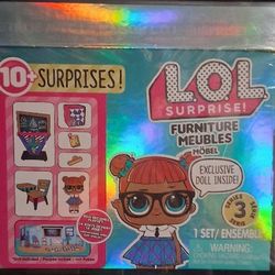 LOL Surprise! Furniture Classroom with Teacher's Pet- Surprises