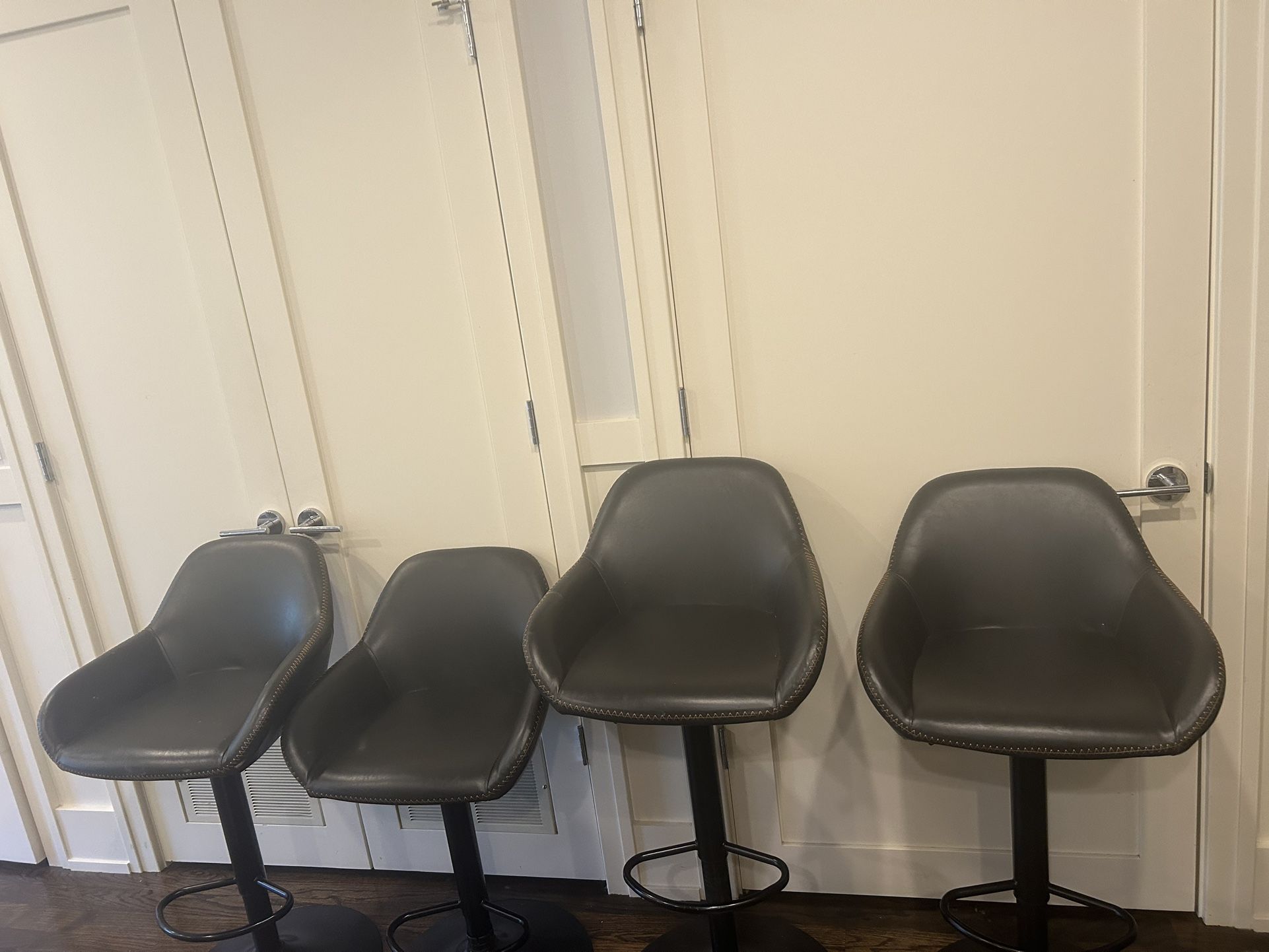 Set Of 4 Barstools for Sale in Chicago, IL OfferUp