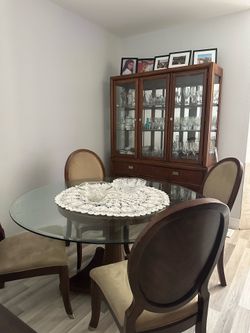 Glass table 60x60 with 4 chairs