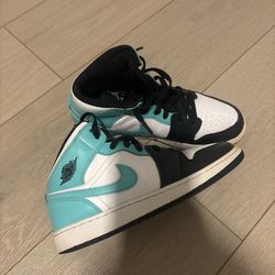 Nike Air Jordan’s mid turquoise trainers