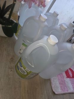 White vinegar distilled