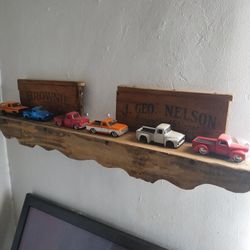 Stand With Model Chevys 1/32