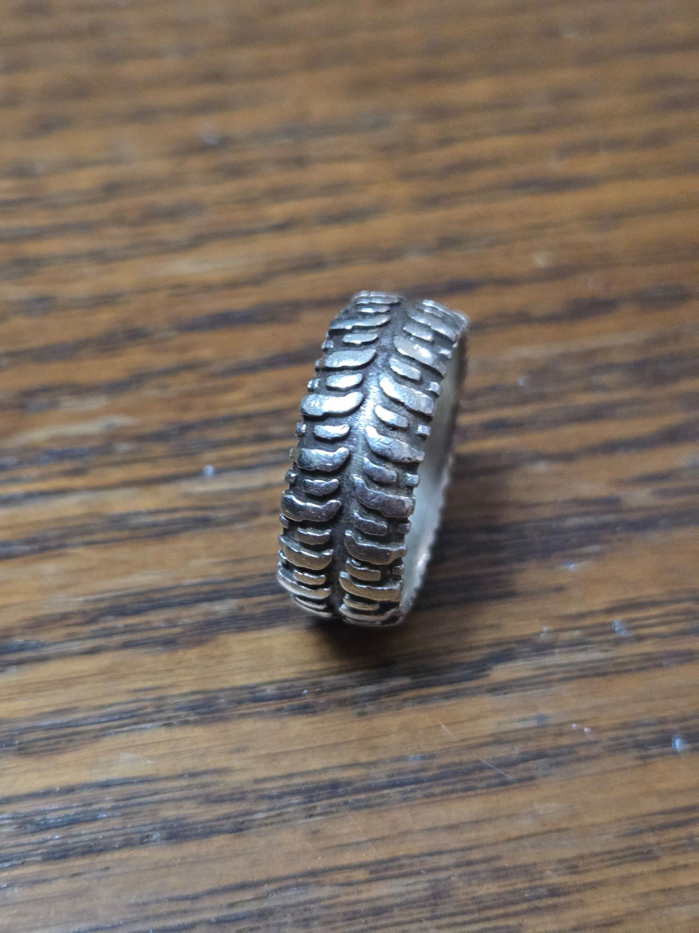 Mens sz 10 tire ring