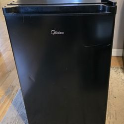 Midea Mini Fridge