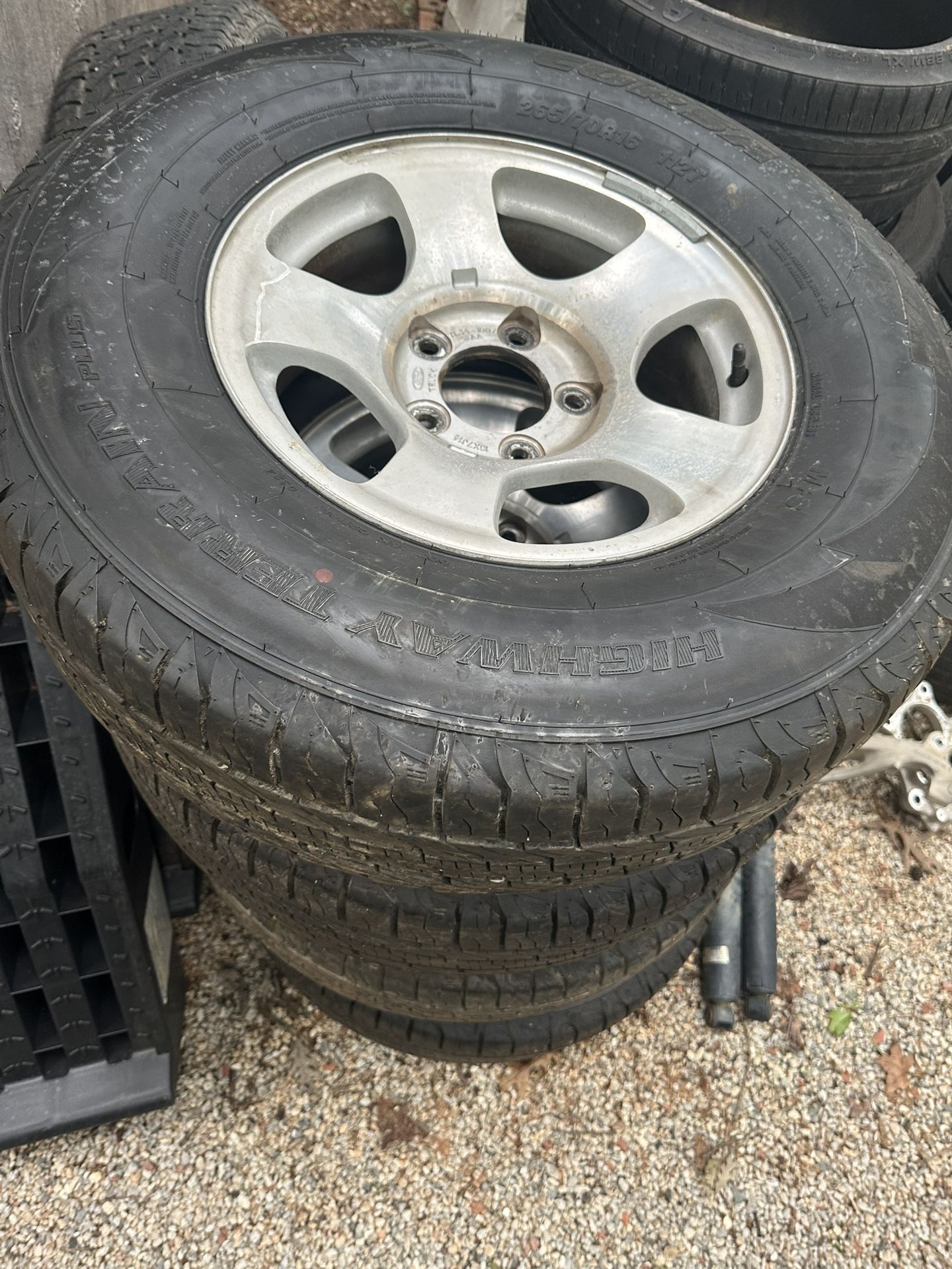 265/70 R16