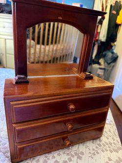 Wood jewelry dresser